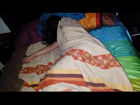 ❤️ सौतेनी आमा सुतेको बेला आफ्नी जवान सौतेनी आमालाई पिट्दै। ❤❌  हामी मा  ❌️❤